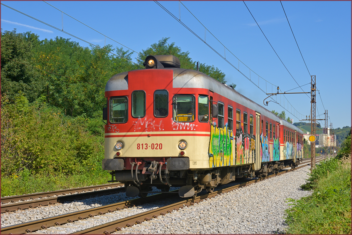 SŽ 813-020 fährt durch Maribor-Tabor Richtung Ormož. /4.9.2019