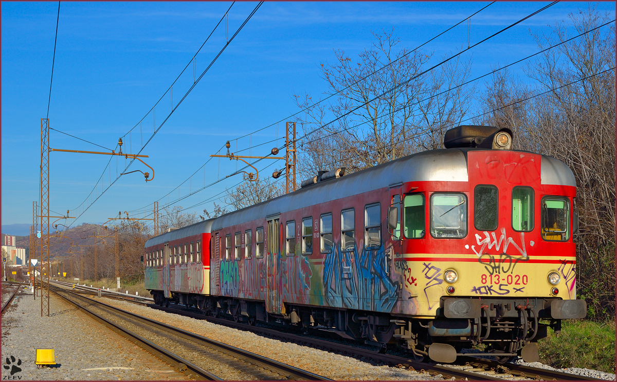 SŽ 813-020 fährt durch Maribor-Tabor Richtung Zidani Most. /10.12.2013