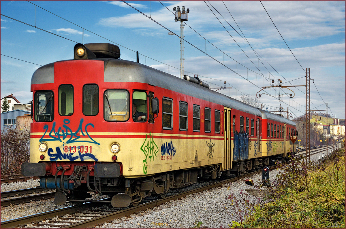 SŽ 813-031 fährt durch Maribor-Tabor Richtung Ormož. /21.11.2016