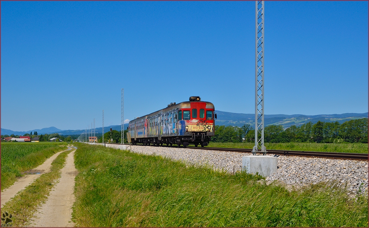 SŽ 813-034 fährt durch Šikole Richtung Središče. /20.5.2014