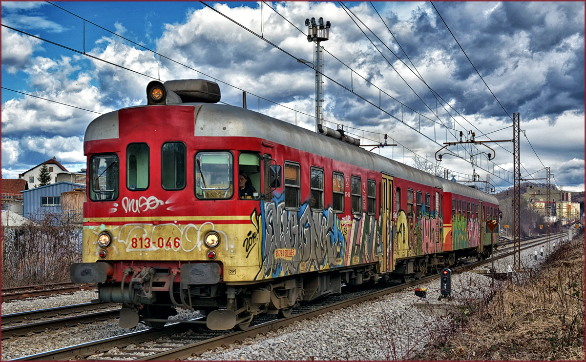 SŽ 813-046 fährt durch Maribor-Tabor Richtung Ormož. /10.3.2017