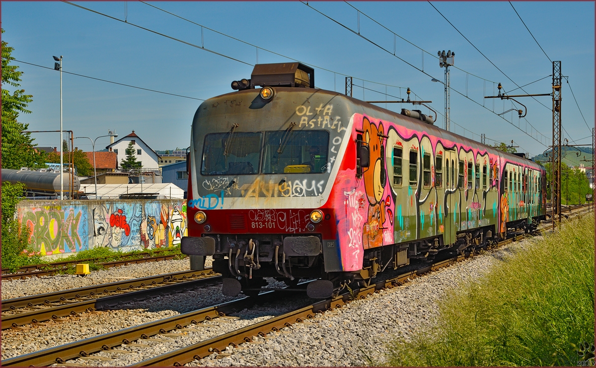 SŽ 813-101 fährt durch Maribor-Tabor Richtung Ormož. /21.5.2014