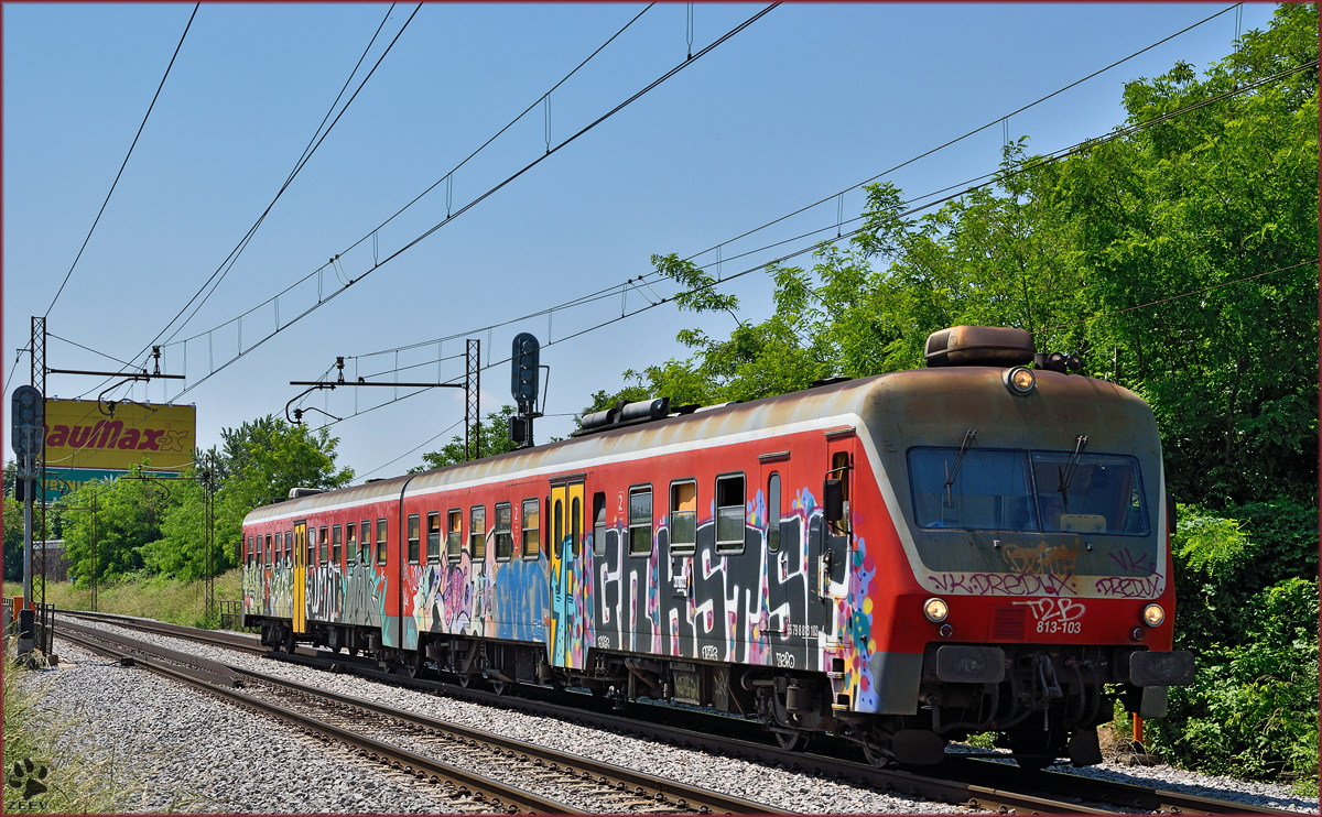 SŽ 813-103 fährt durch Maribor-Tabor Richtung Maribor HBF. /2.6.2015