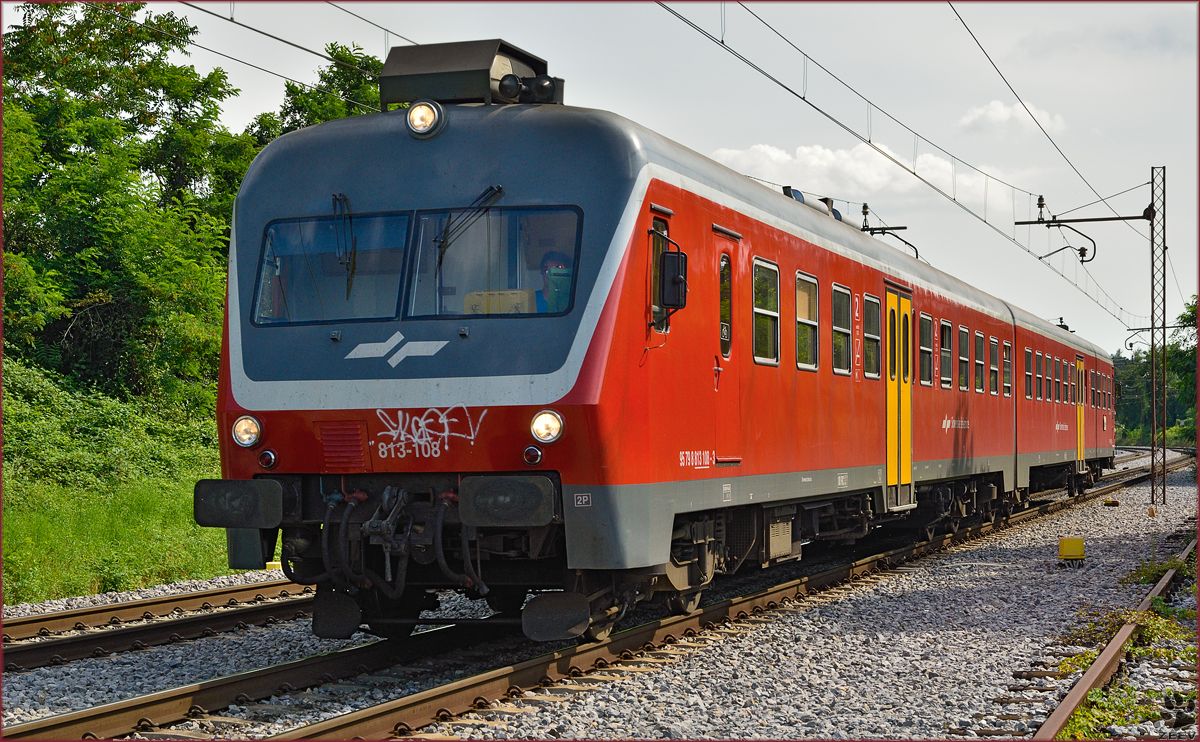 SŽ 813-108 fährt durch Maribor-Tabor Richtung Maribor HBF. /24.7.2014