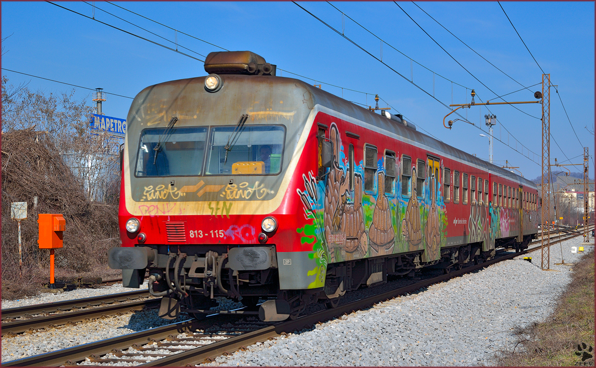 SŽ 813-115 fährt als MV247 Richtung Budapest. Da alle verfügbaren 664 auf die von Eis beschädigte Strecke Borovnica Sežana eingesetzt sind, fahren bis weiteres solche Triebzügen als Ersatzzüge bis Hodoš. /24.2.2014  