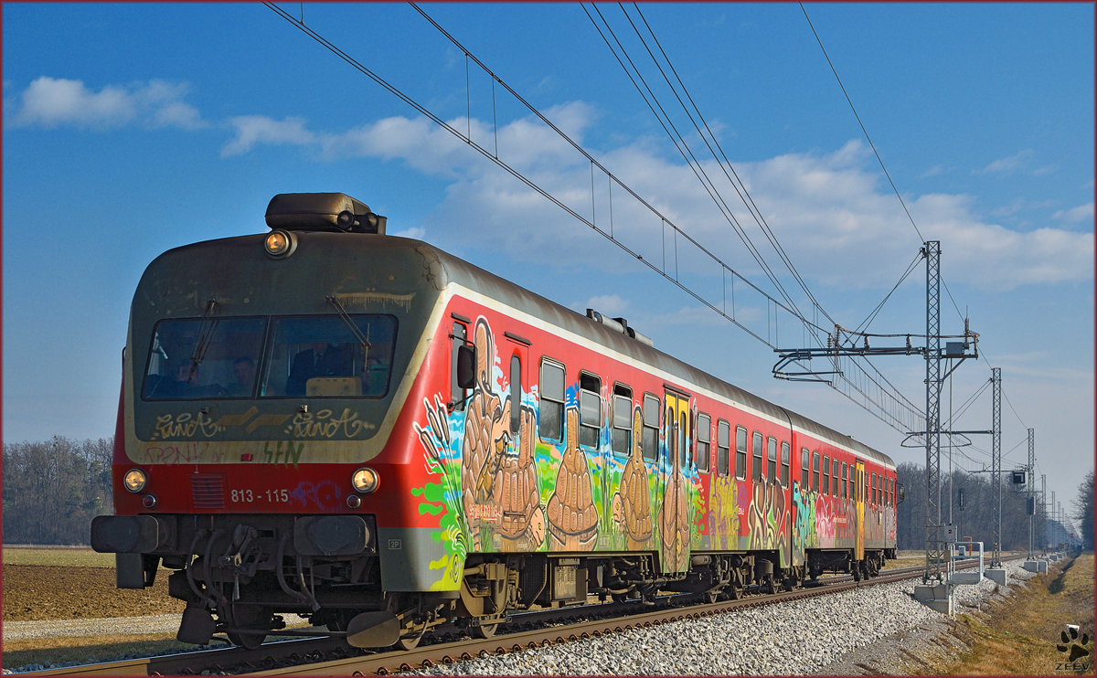 SŽ 813-115 fährt durch Cirkovce-Polje Richtung Maribor. /29.1.2016