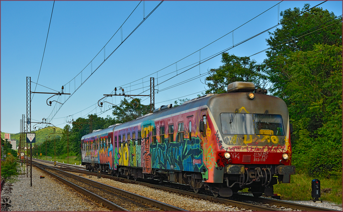SŽ 813-118 fährt durch Maribor-Tabor Richtung Ormož. /1.7.2014