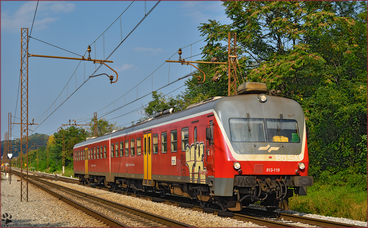 SŽ 813-119 fährt durch Maribor-Tabor Richtung Murska Sobota. /22.9.2014