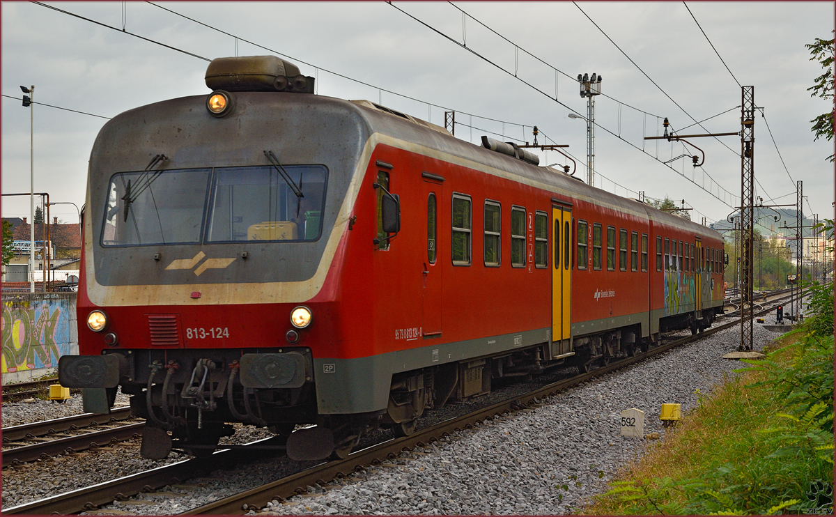 SŽ 813-124 fährt durch Maribor-Tabor Richtung Ormož. /21.10.2014