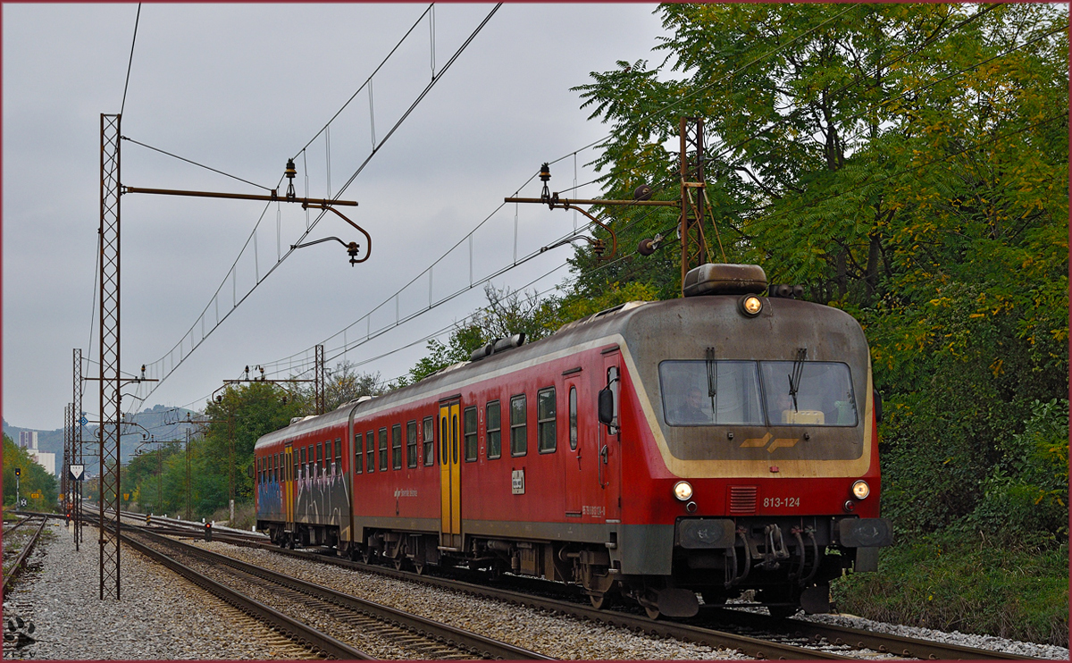 SŽ 813-124 fährt durch Maribor-Tabor Richtung Murska Sobota. /12.10.2015