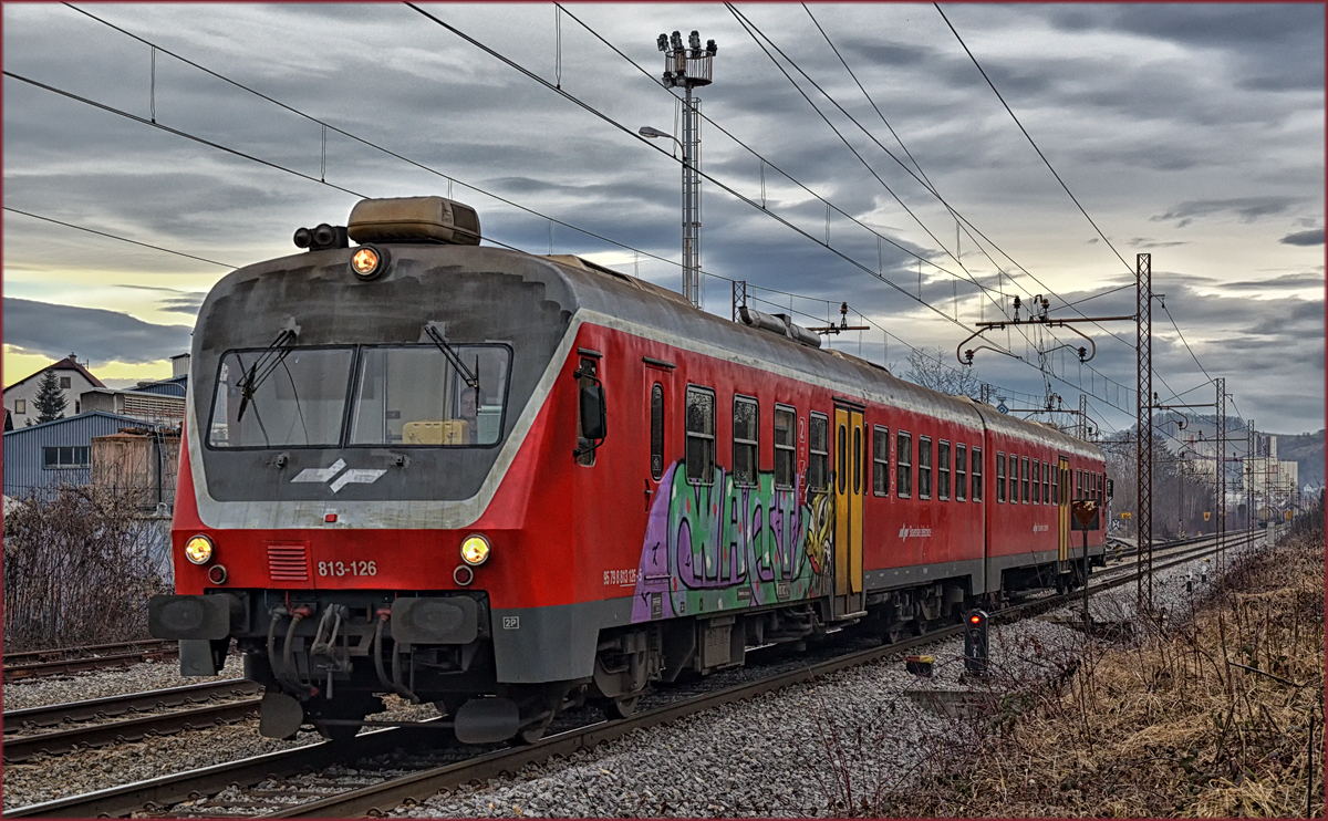 SŽ 813-126 fährt durch Maribor-Tabor Richtung Ormož. /21.2.2017