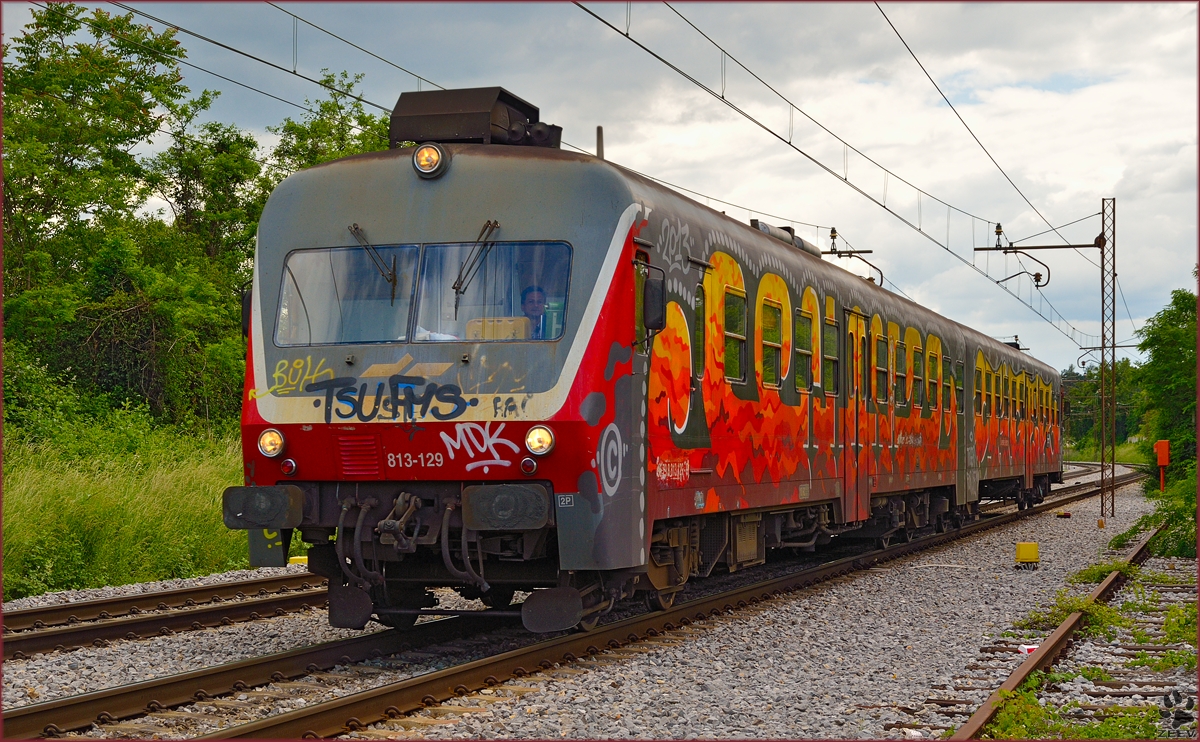 SŽ 813-129 fährt durch Maribor-Tabor Richtung Pragersko. /31.5.2014
