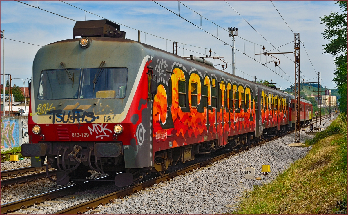 SŽ 813-129 fährt durch Maribor-Tabor Richtung Ormož. /16.6.2014
