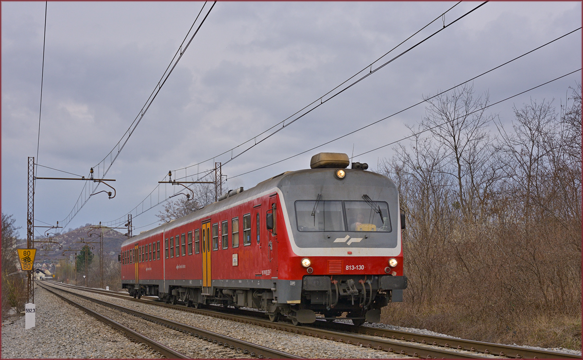 SŽ 813-130 fährt durch Maribor-Tabor Richtung Murska Sobota. /19.3.2019