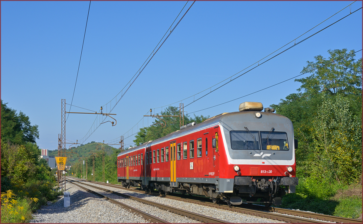 SŽ 813-130 fährt durch Maribor-Tabor Richtung Ormož. /5.9.2019
