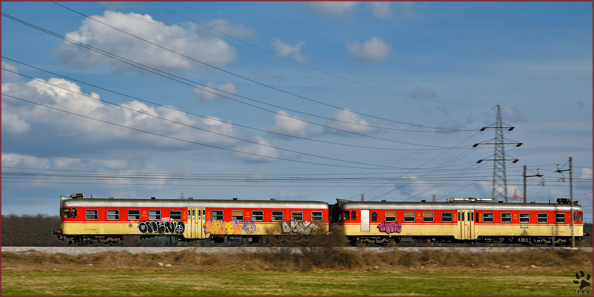 SŽ 814-031 fährt durch Bohova Richtung Maribor HBF. /10.3.2016
