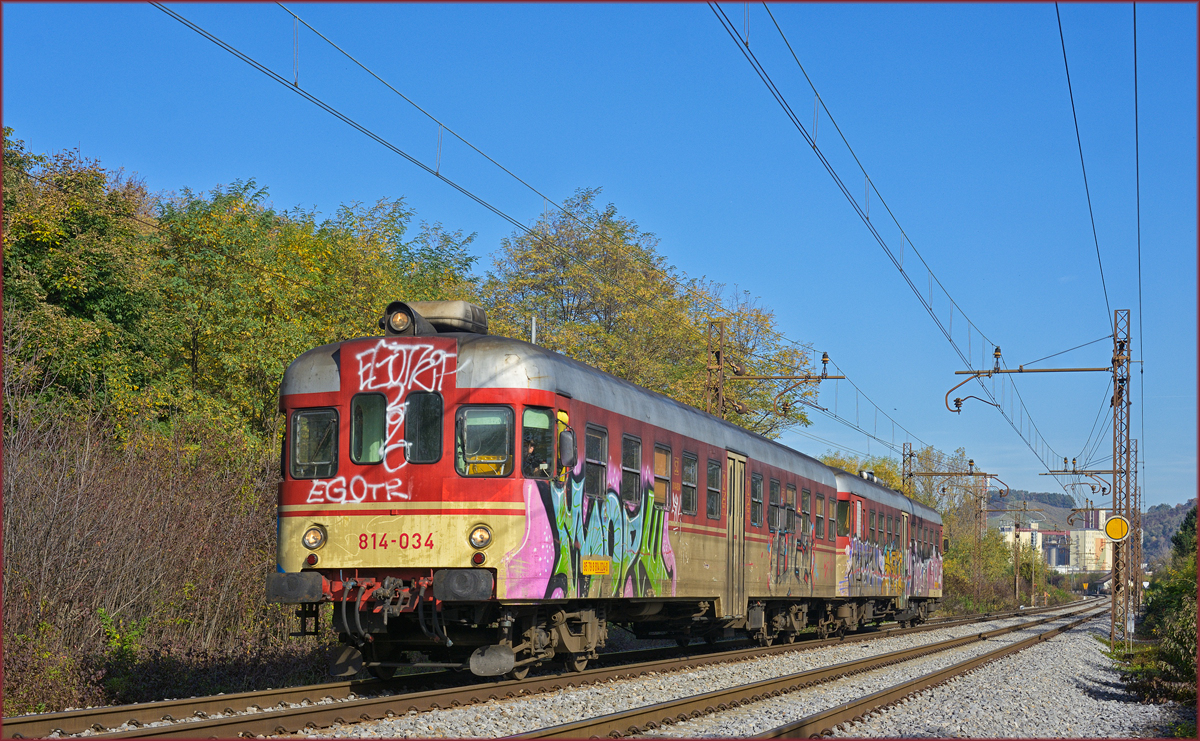 SŽ 814-034 fährt durch Maribor-Tabor Richtung Ormož. /23.10.2019