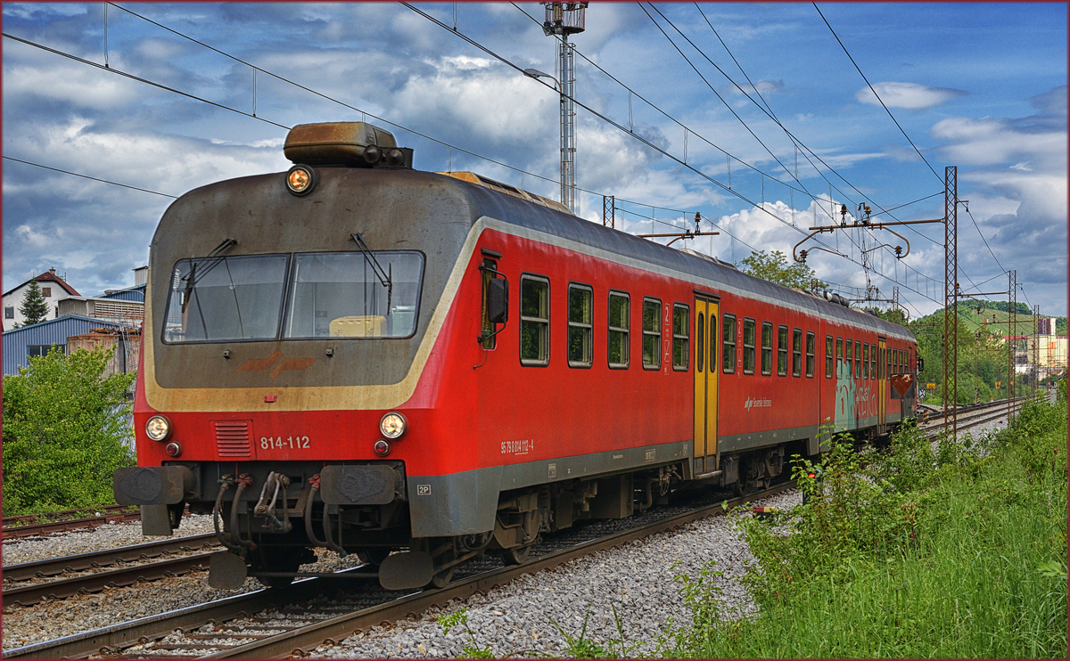 SŽ 814-112 fährt durch Maribor-Tabor Richtung Ormož. /8.5.2017