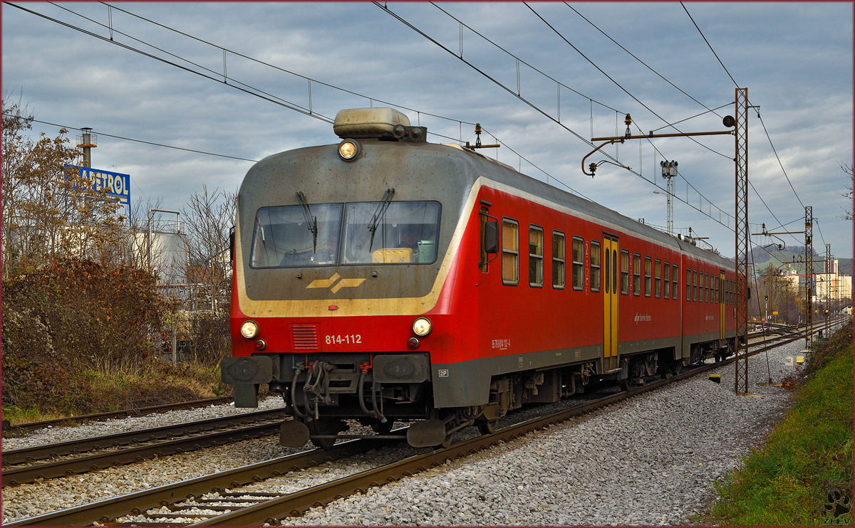 SŽ 814-112 fährt durch Maribor-Tabor Richtung Ormož. /20.11.2015