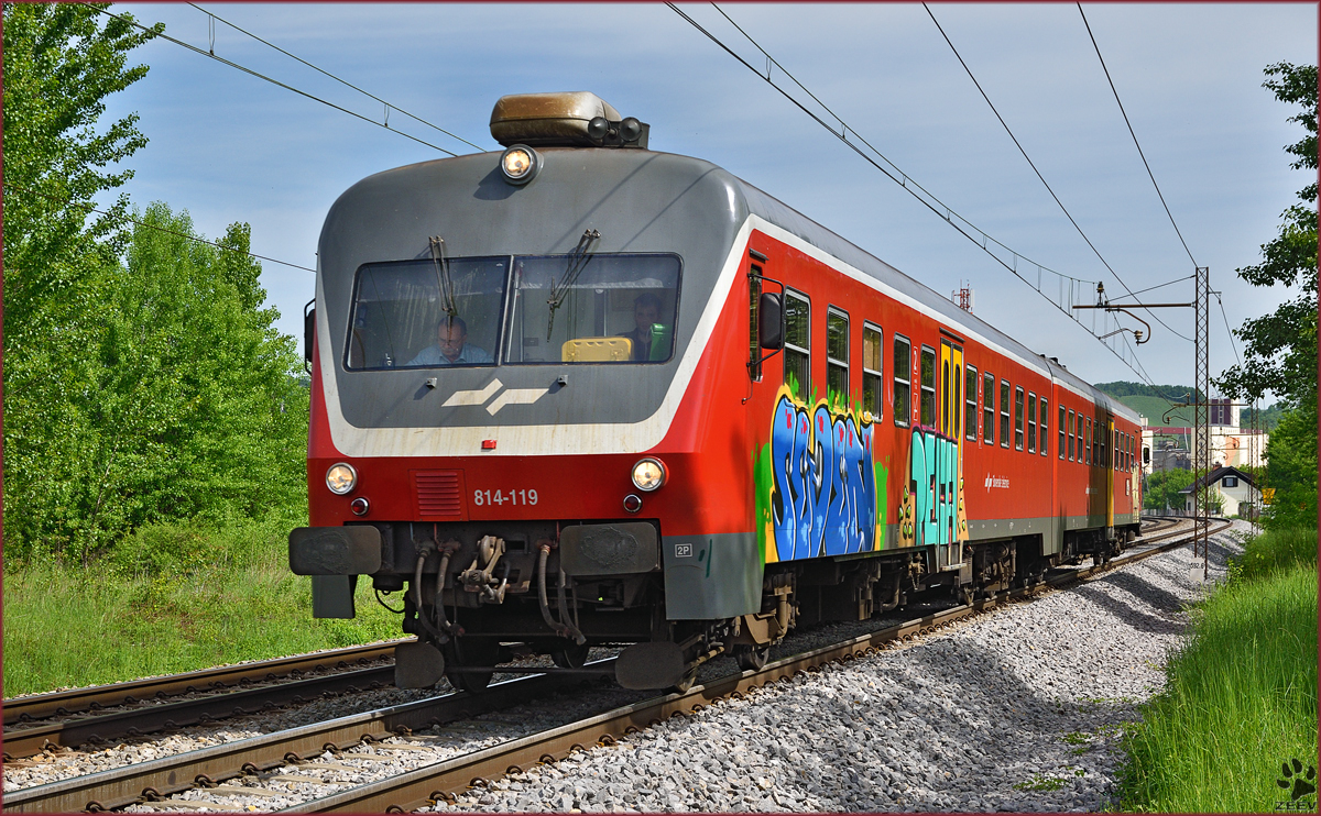 SŽ 814-119 fährt durch Maribor-Tabor Richtung Ormož. /5.5.2015
