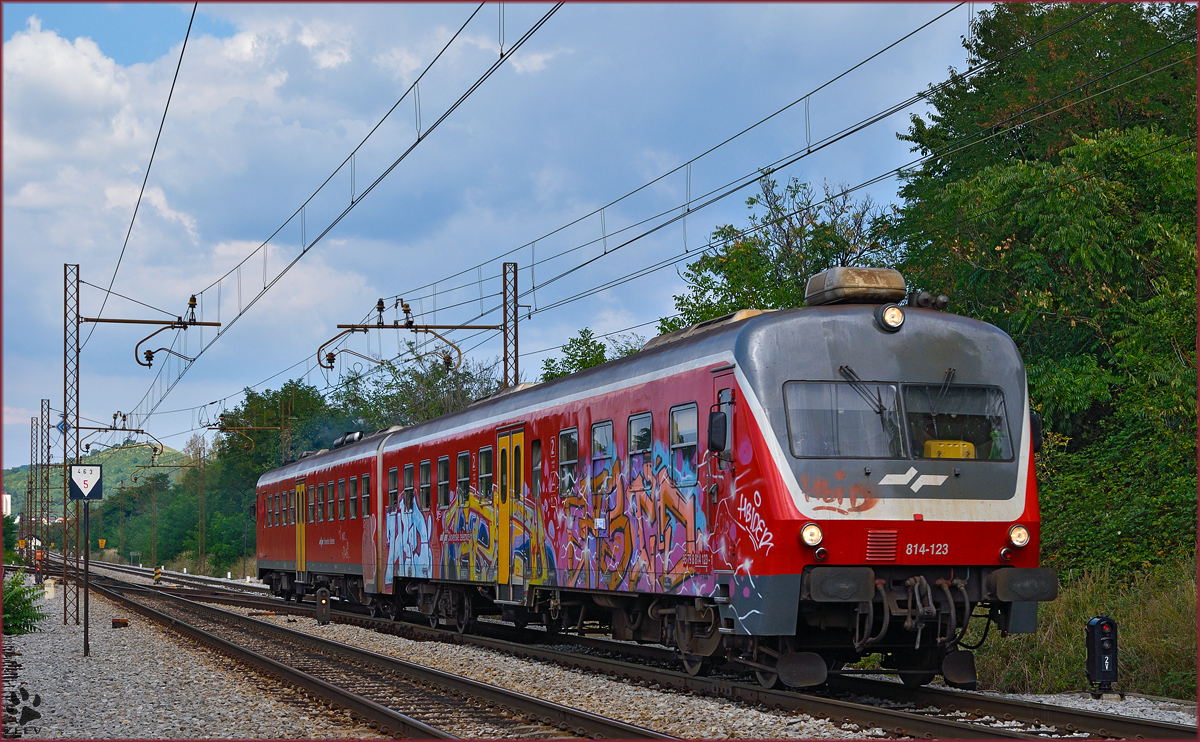 SŽ 814-123 fährt durch Maribor-Tabor Richtung Ormož. /22.8.2015