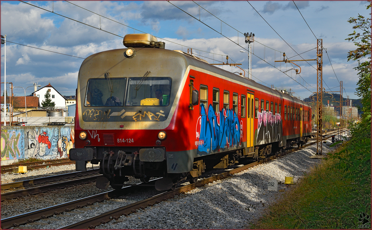 SŽ 814-124 fährt durch Maribor-Tabor Richtung Ormož. /4.11.2014