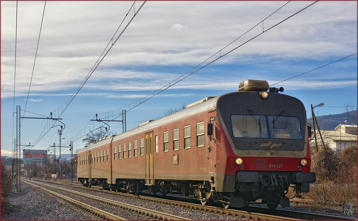 SŽ 814-127 fährt durch Maribor-Tabor Richtung Maribor HBF. /18.1.2018
