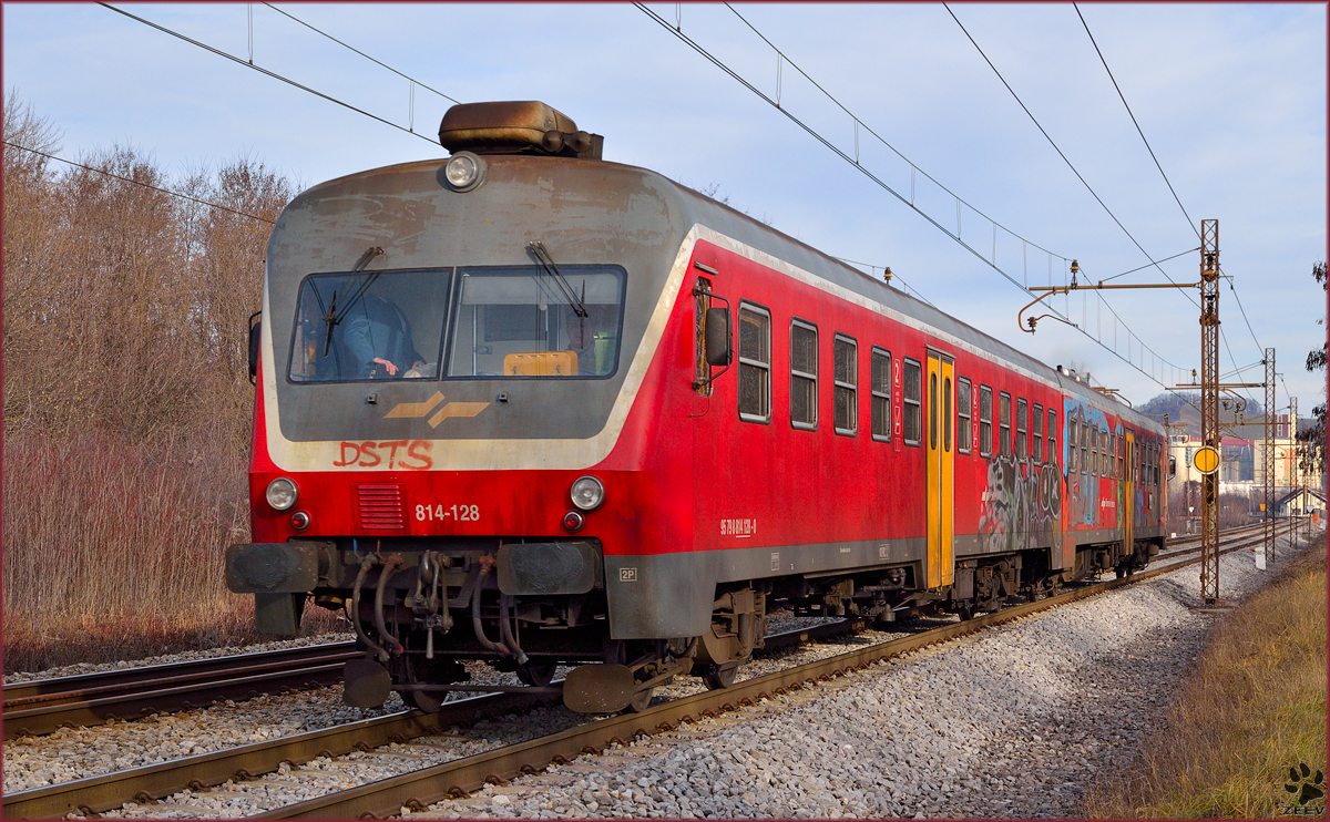 SŽ 814-128 fährt durch Maribor-Tabor Richtung Ormož. /2.1.2014