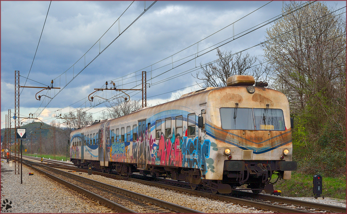 SŽ 814-130 fährt durch Maribor-Tabor Richtung Pragersko. /24.3.2014
