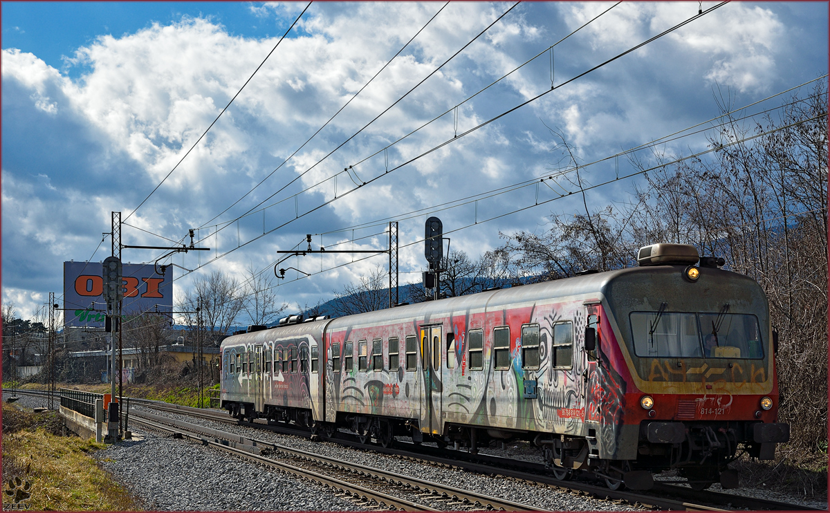 SŽ 814-141 fährt durch Maribor-Tabor Richtung Maribor HBF. / 24.2.2016