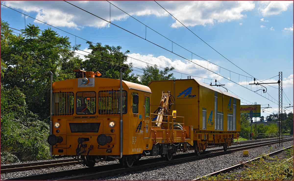 SŽ 911-201 Bahnkran fährt durch Maribor-Tabor Richtung Maribor HBF. /21.9.2015