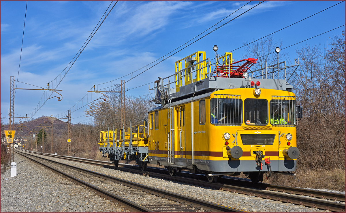 SŽ 911-302 fährt durch Maribor-Tabor Richtung Pragersko. /22.2.2019