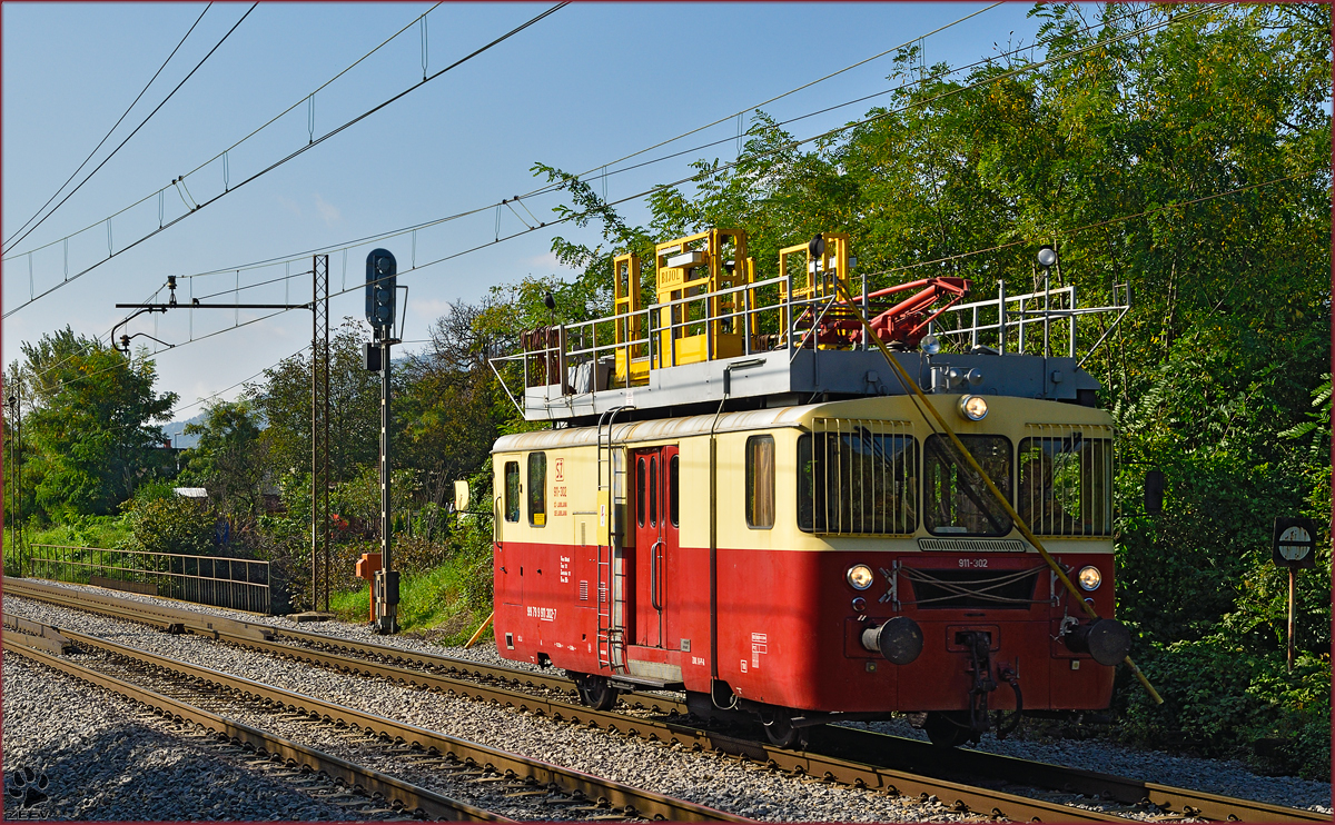 SŽ 911-302 fährt durch Maribor-Tabor Richtung Maribor HBF. /3.10.2014