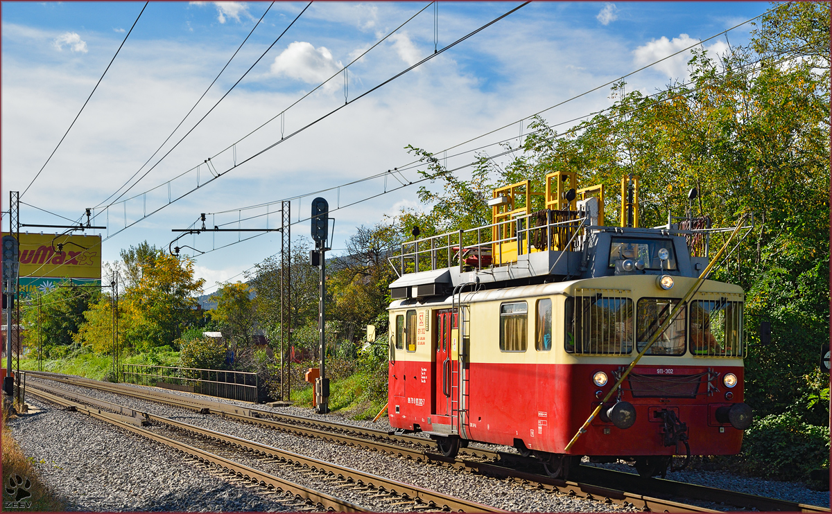 SŽ 911-302 fährt durch Maribor-Tabor Richtung Maribor HBF. /14.10.2014