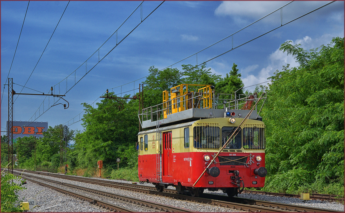 SŽ 911-308 fährt durch Maribor-Tabor Richtung Maribor HBF. /2.6.2017