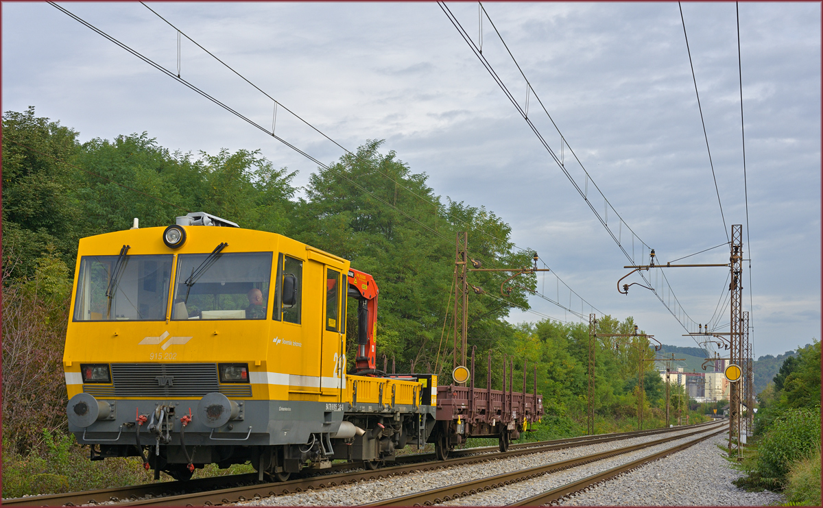 SŽ 915-202 fährt durch Maribor-Tabor Richtung Maribor HBF. /25.9.2019