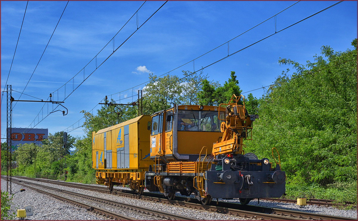 SŽ TMD-43 fährt durch Maribor-Tabor Richtung Maribor HBF. /16.5.2017
