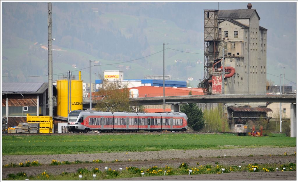 S4 23450 beim ehemaligen Basaltwerk in Buchs SG. (05.04.2016)