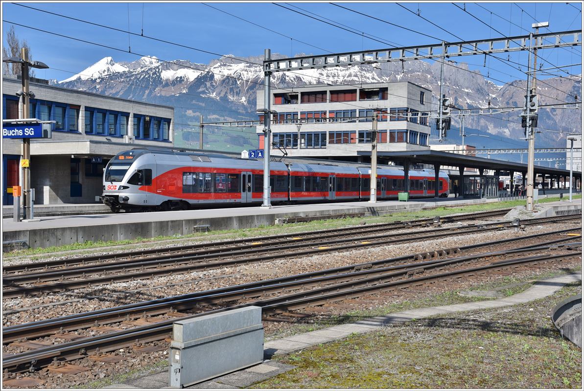 S4 mit 526 063-3 in Buchs SG. (23.03.2017)