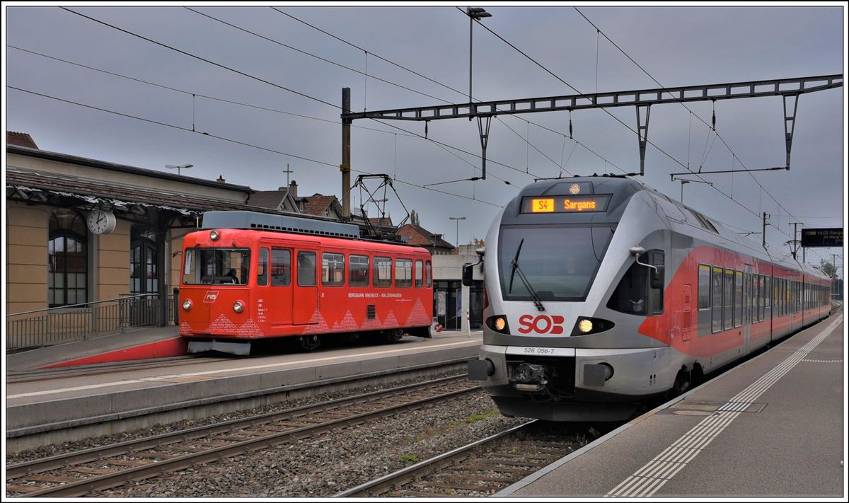 S4 nach Sargans mit 526 056-7 bringt evtl. ein paar Anschlussreisende nach Walzenhausen. Rheineck mit BDeh 1/2  Liseli  der AB ex RhW. (22.10.2019)