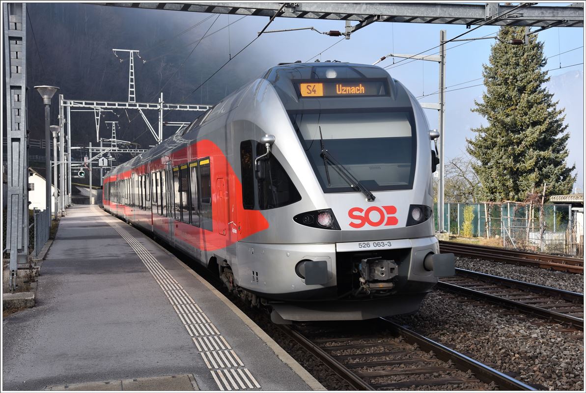 S4 nach Uznach mit 526 063-3 in Mühlehorn. (11.02.2017)