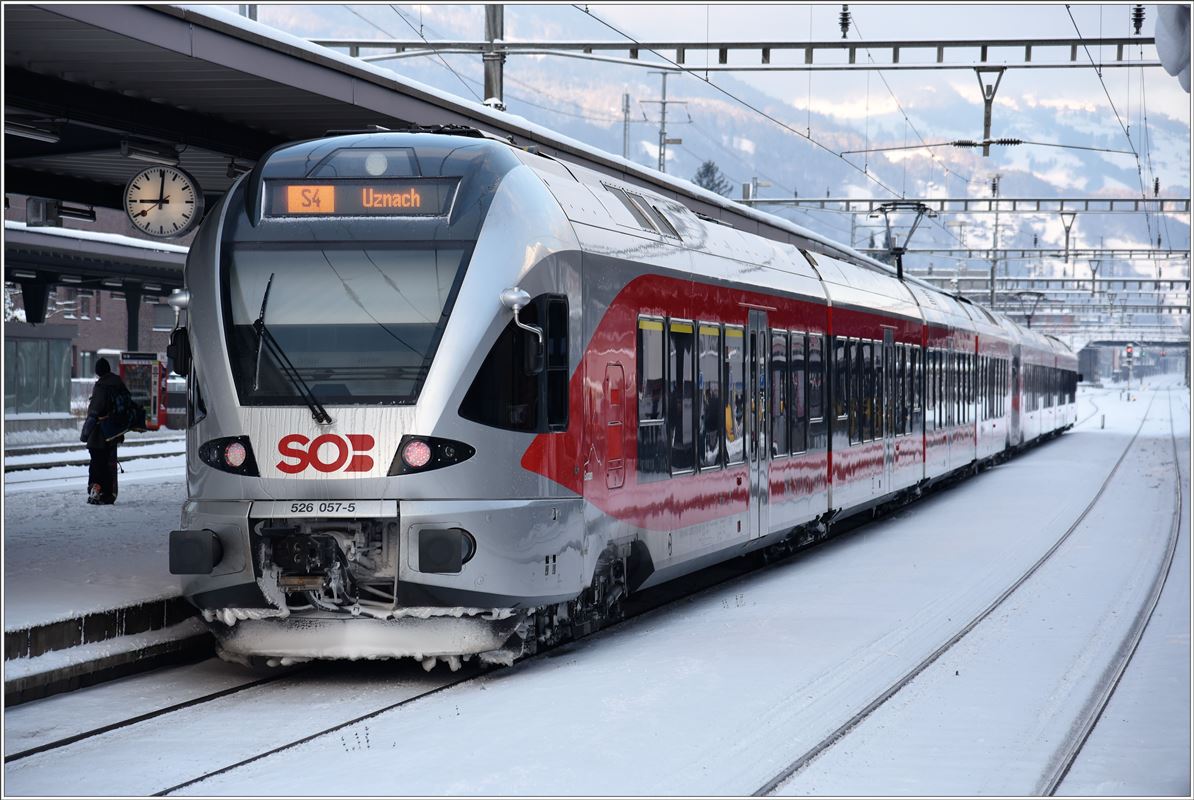 S4 Richtung Uznach mit 526 057-5 in Sargans. (06.01.2017)