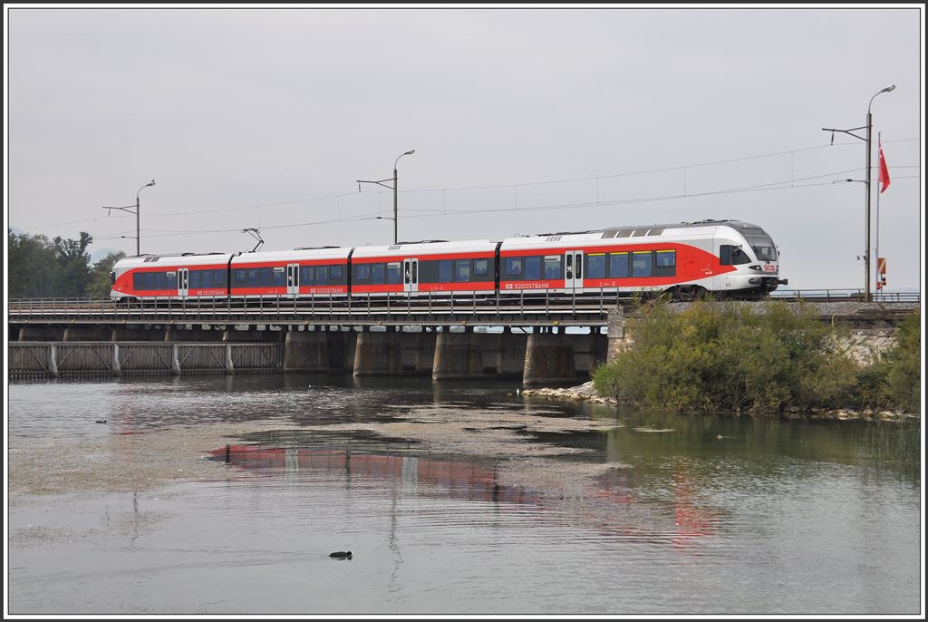 S40 aus Einsiedeln auf dem Damm von Rapperswil. (10.09.2015)