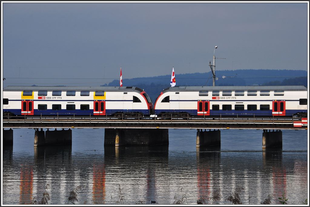 S5 im Doppelpack auf dem Damm von Rapperswil. (10.09.2015)