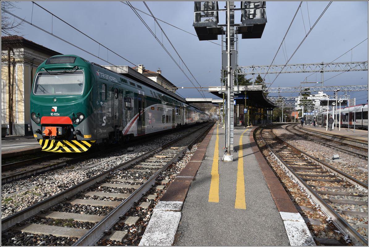 S5 nach Treviglio mit R5 025B EB 711-041 in Varese, (17.01.2018)