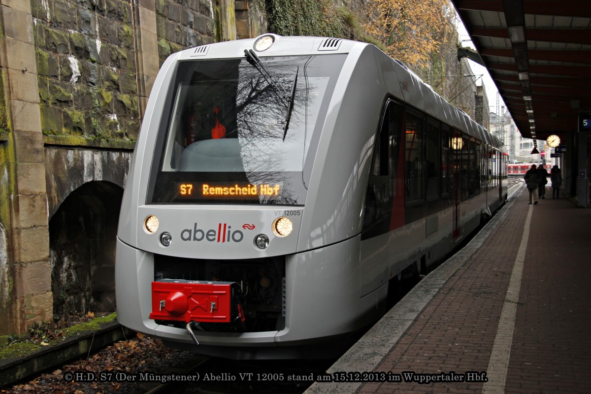 S7 Abellio Lint 41H 648 005 (VT 12005) am 15.12.2013 in Wuppertal Hbf.