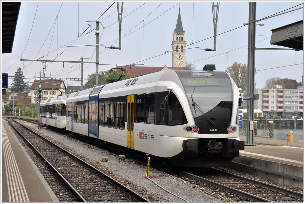 S8 23845 mit Stadler GTW 706-7 und 744-8 in Romanshorn. (02.05.2016)