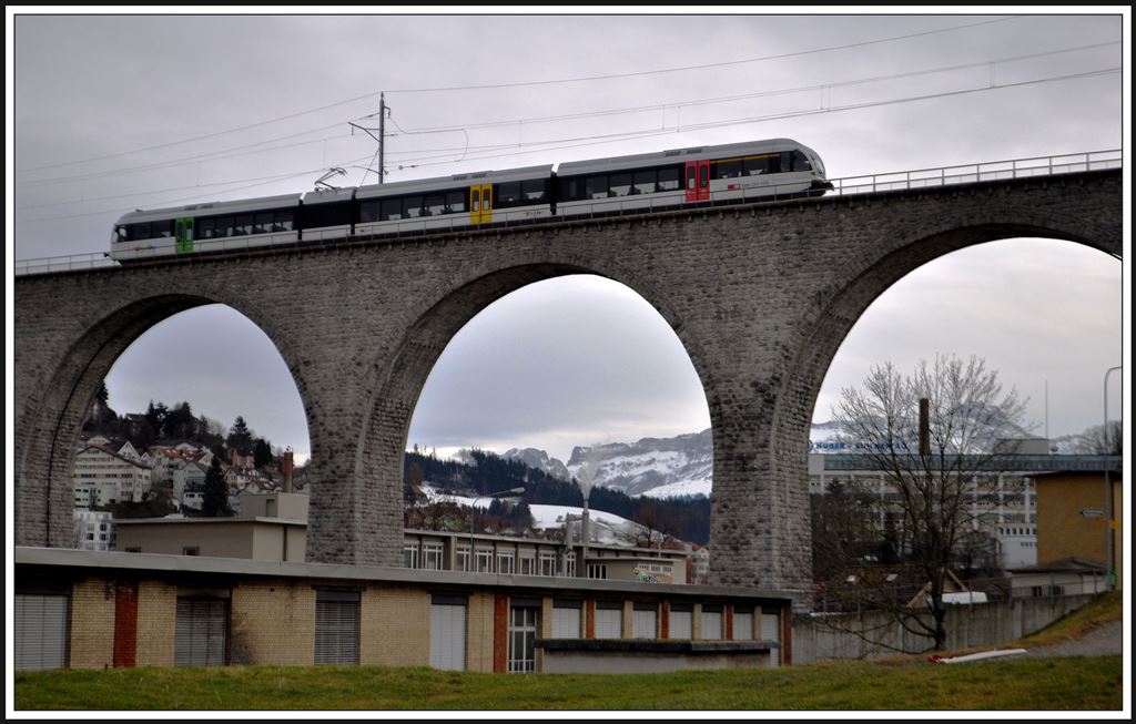 S8 23853 auf dem Glattviadukt in Herisau. (16.01.2014)