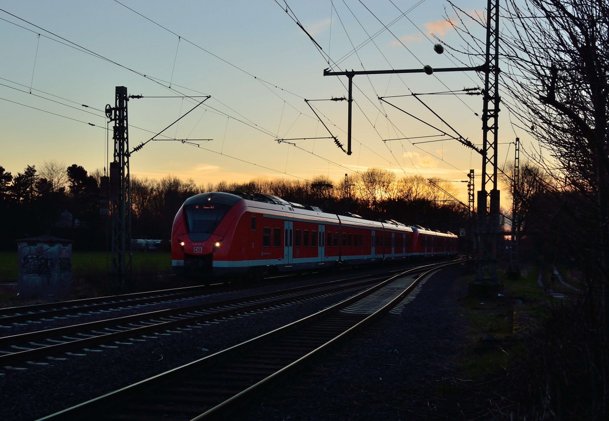S8 nach Hagen Hbf am Abend des 3.3.2016 an der Einfahrt des Bahnhof Kleinenbroich.