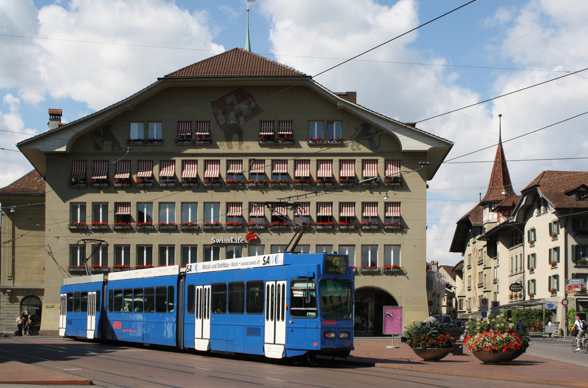 S’Blaue Bähnli, damals noch als Linie G. Be 4/8 86 beim Zytglogge am 27.07.2010.